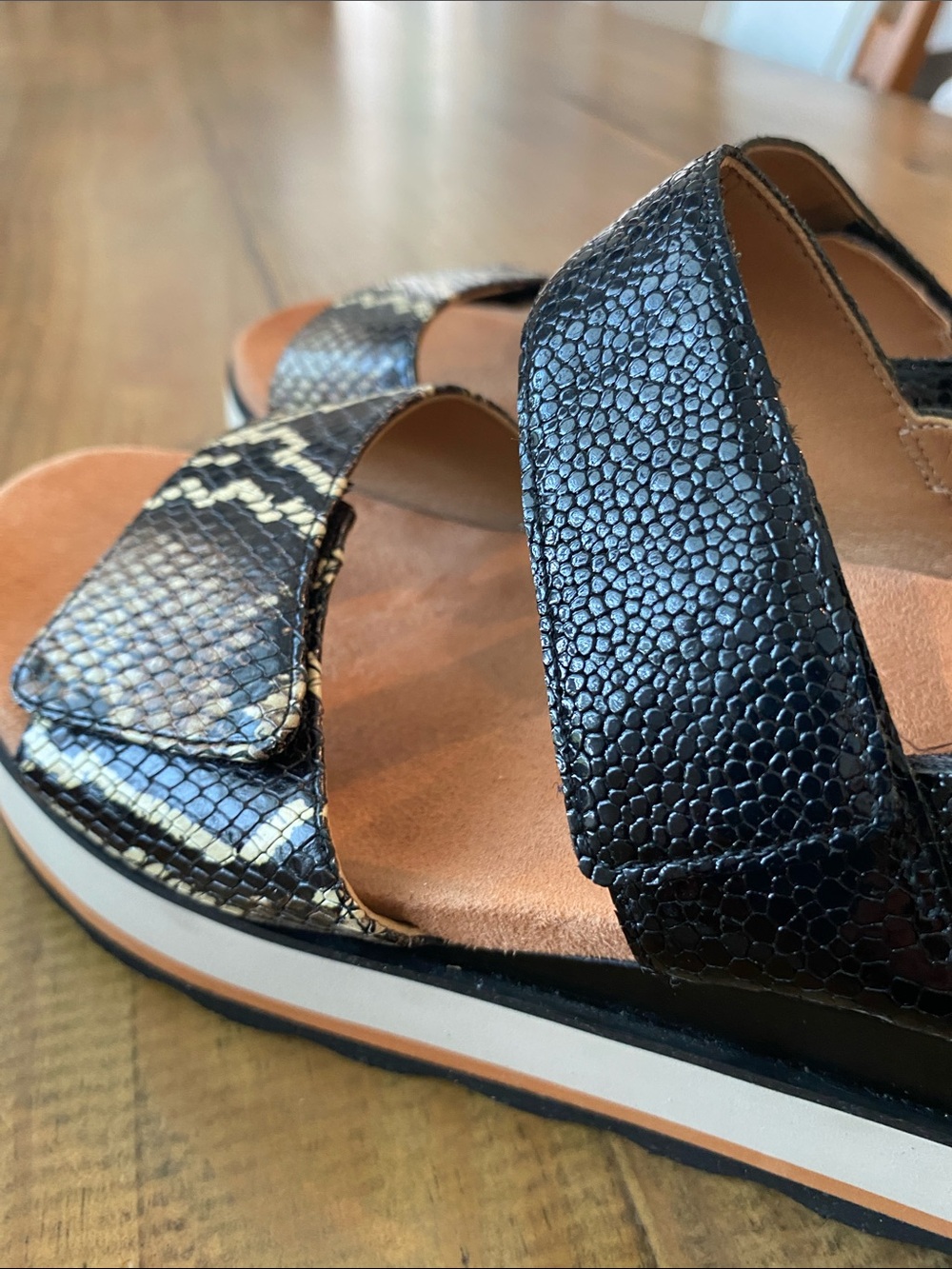 VIONIC Brielle Black & Tan Platform Sandal Size 9 - Picture 4 of 8
